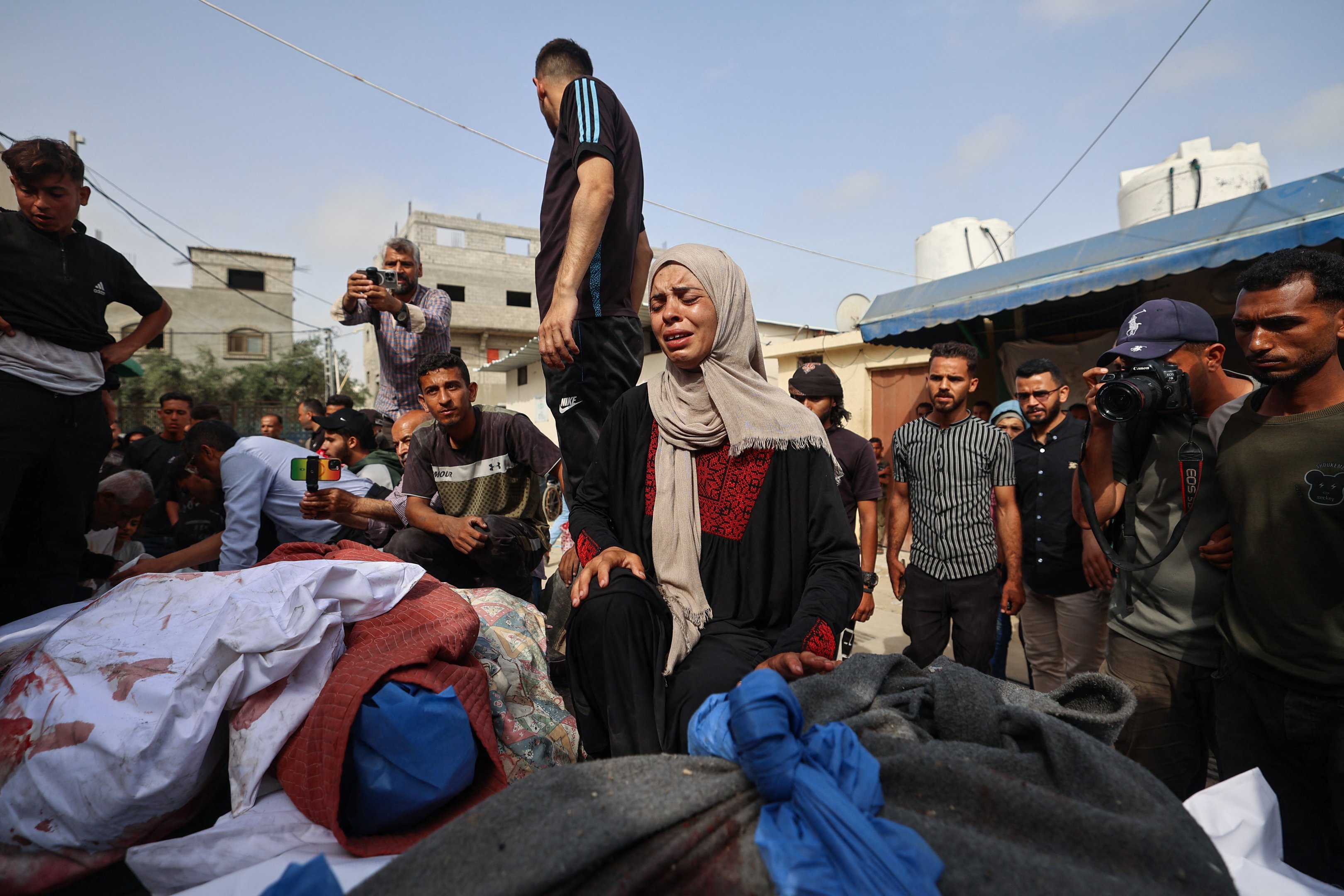 Ataques israelenses já mataram mais de 100 pessoas em Gaza apenas neste domingo