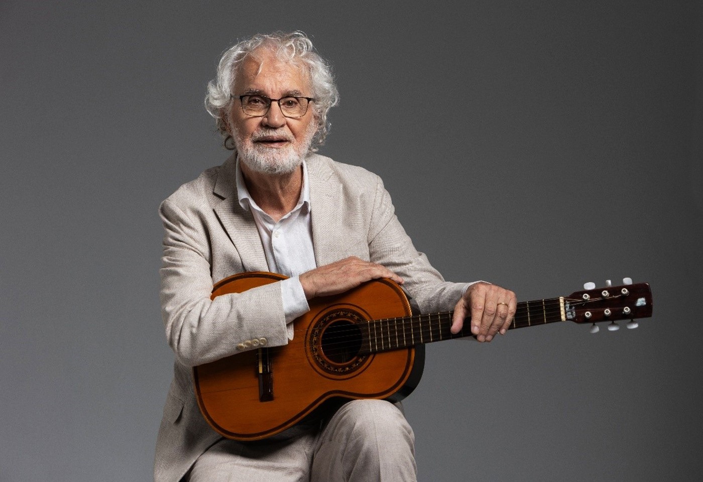 Produtivo aos 80 anos, Renato Teixeira toca em frente como refinado artesão do cancioneiro folk do Brasil rural