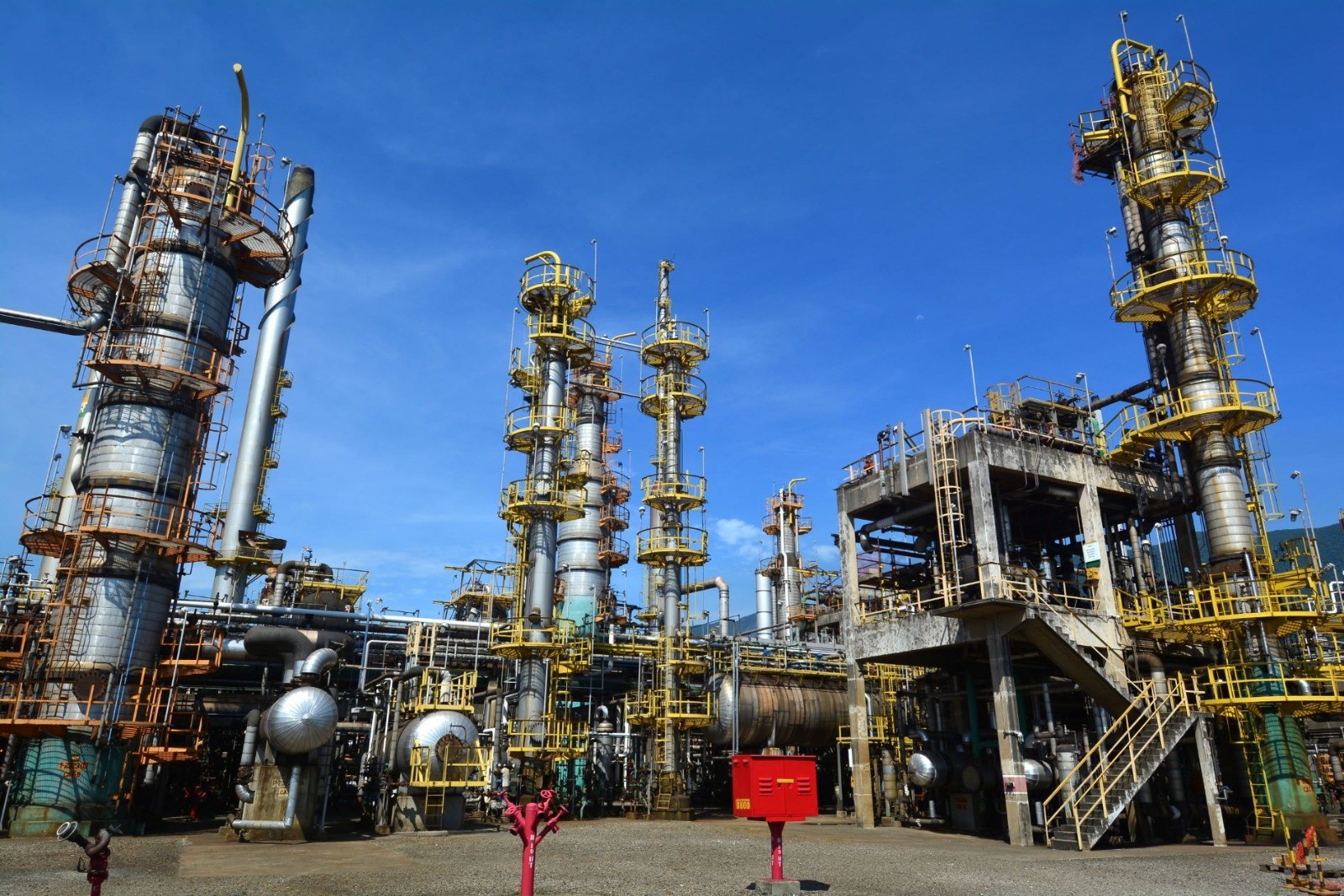 Ações da Petrobras disparam 4% após ataques de Israel ao Irã