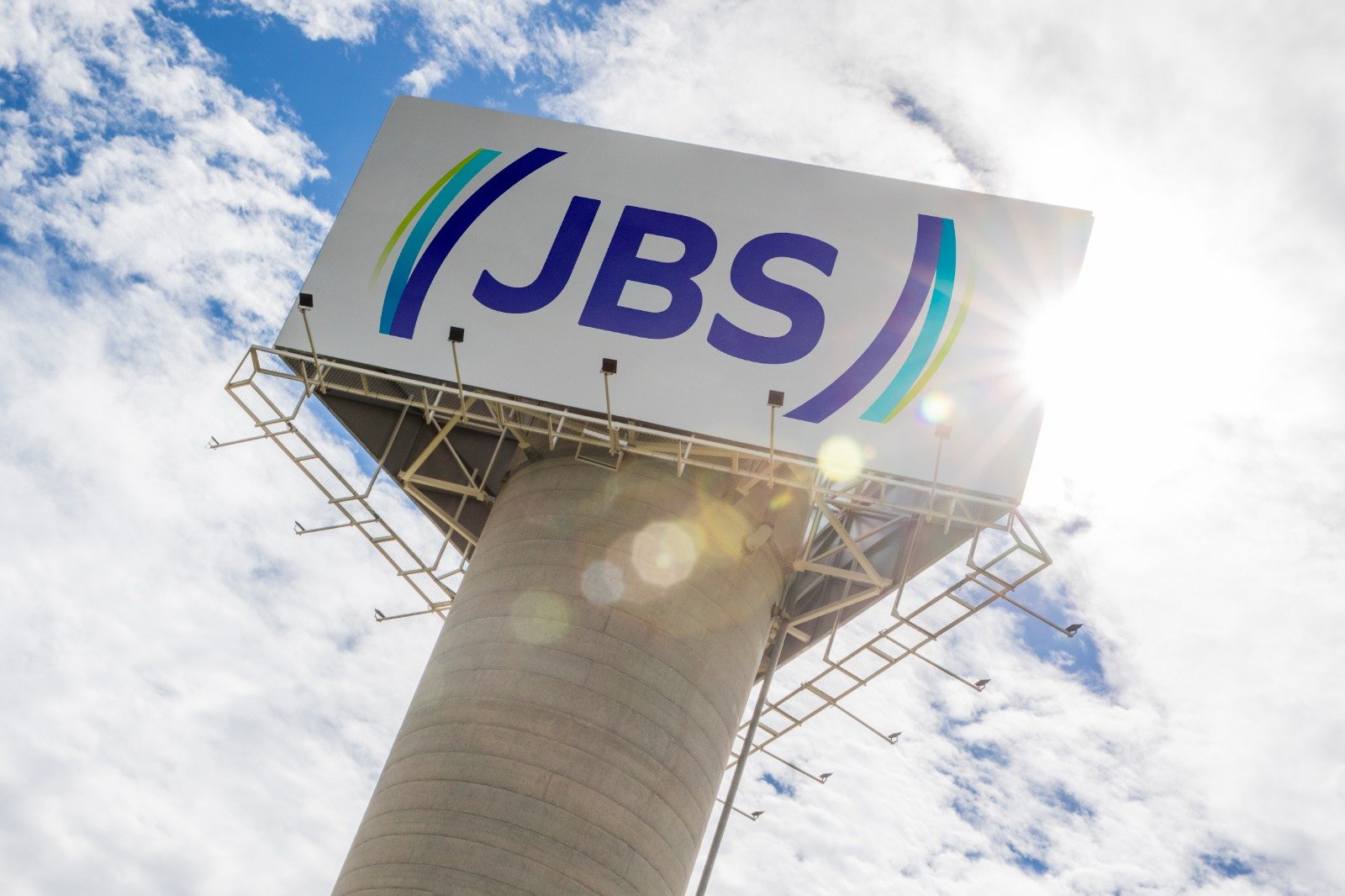JBS estreia na NYSE e consolida dupla listagem para atrair investidores globais