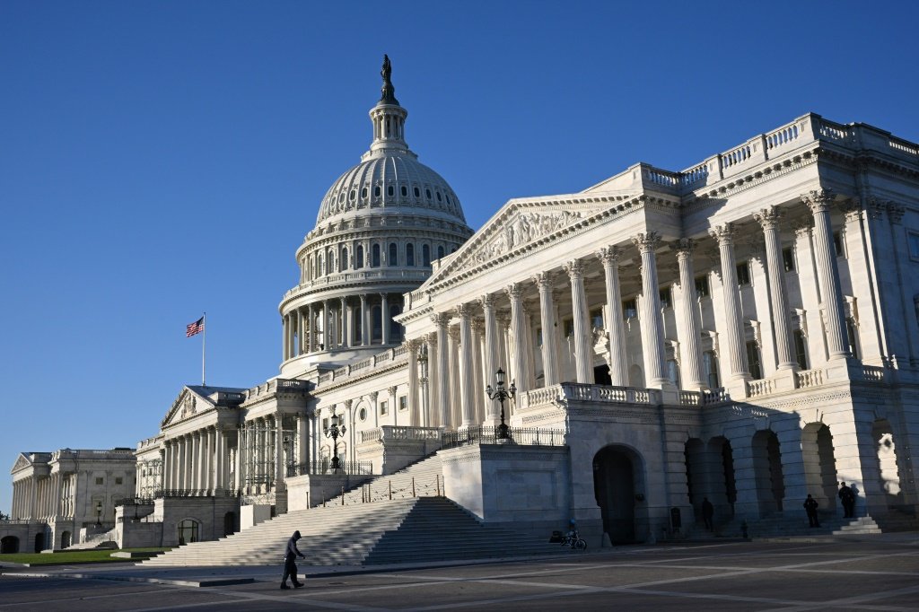 Congresso americano aprova cortes de US$ 9 bilhões em ajuda externa e para mídia pública