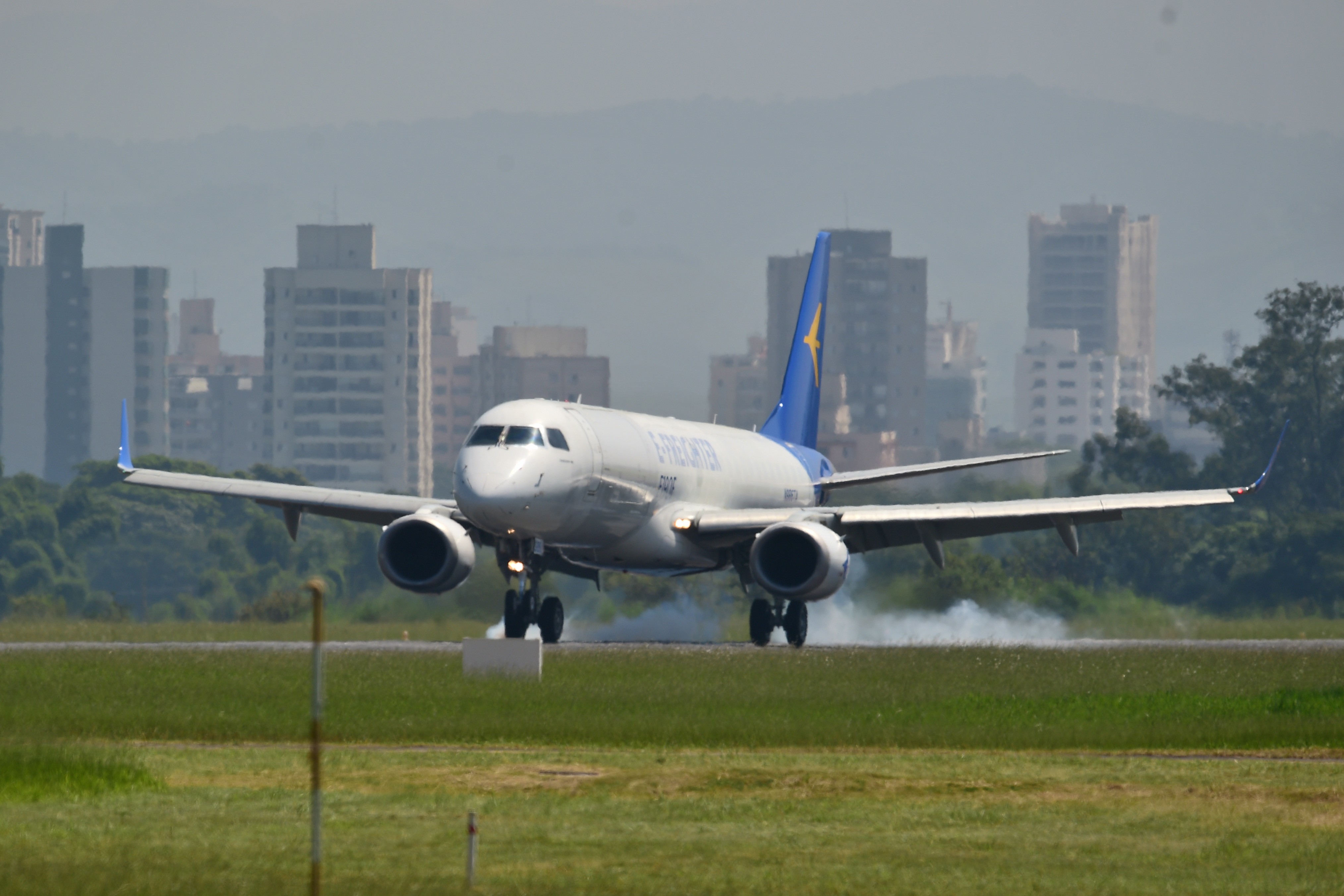 Embraer fecha 2º trimestre de 2025 com valor recorde de R$ 165,4 bilhões em pedidos firmes