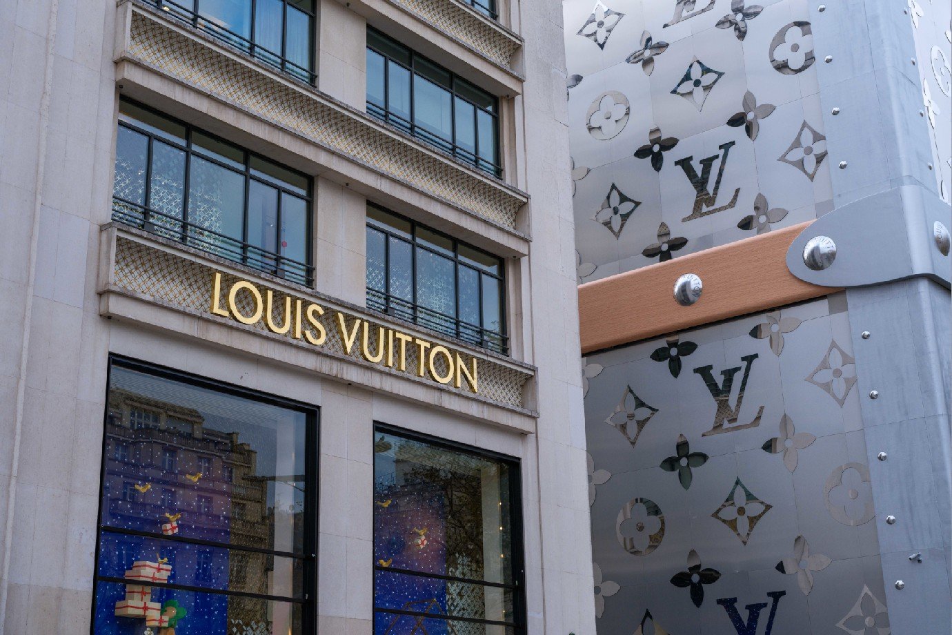 Aviação de luxo: Louis Vuitton investe US$ 800 milhões na Flexjet e amplia presença no setor
