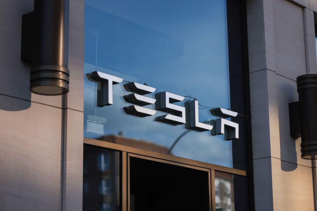 Tesla (TSLA) reporta a maior queda nas receitas trimestrais em mais de uma década