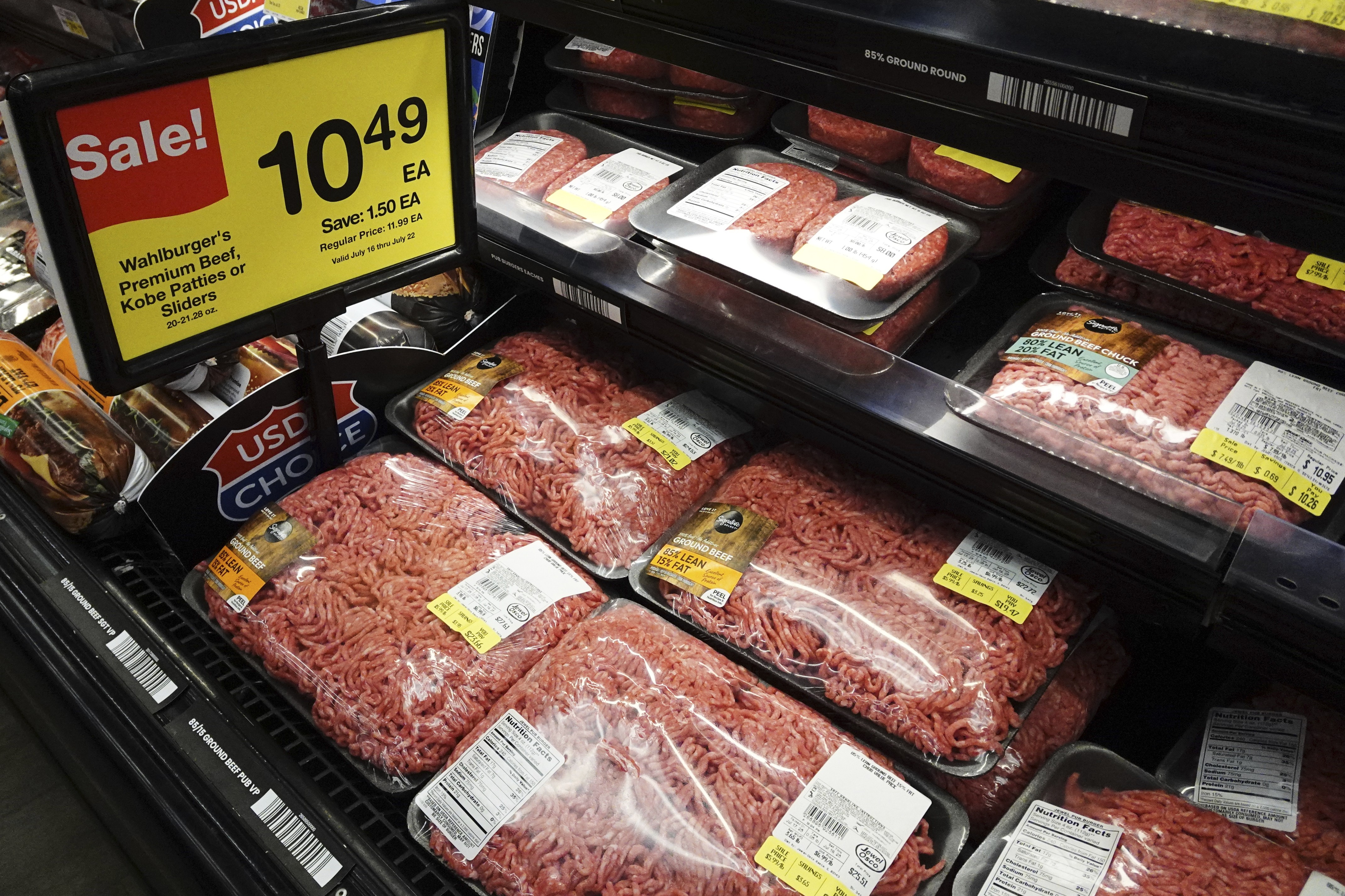 Não é só tarifaço: mosca mortal também pode aumentar preço da carne bovina nos EUA