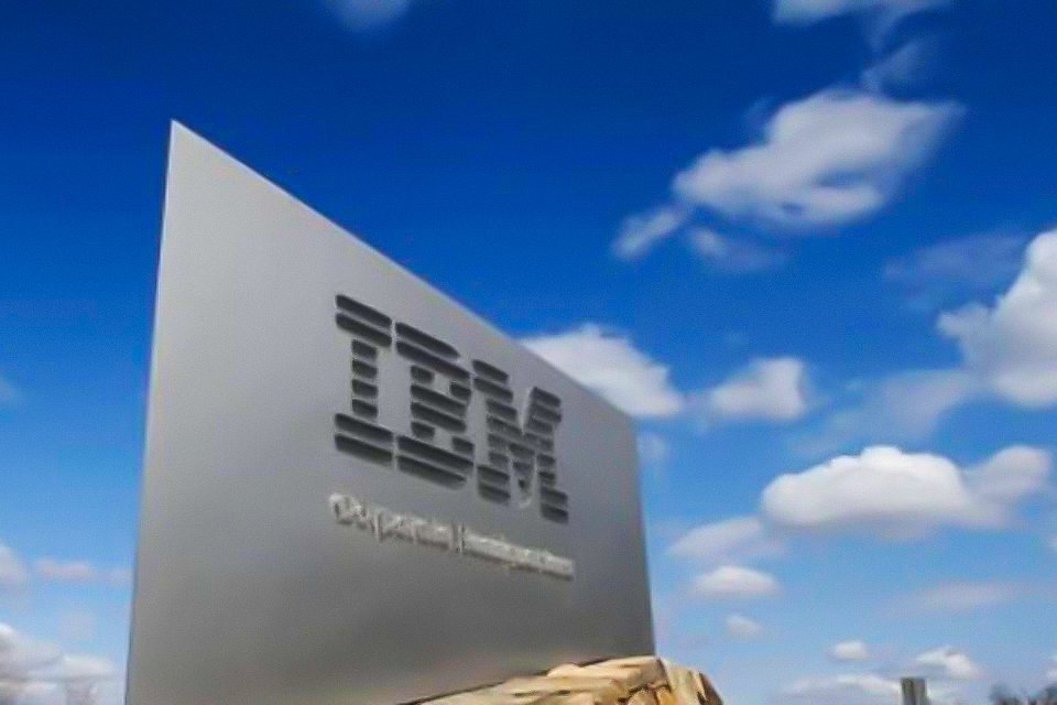 IBM cresce 8% no 2º tri, mas desempenho fraco em software pressiona ações