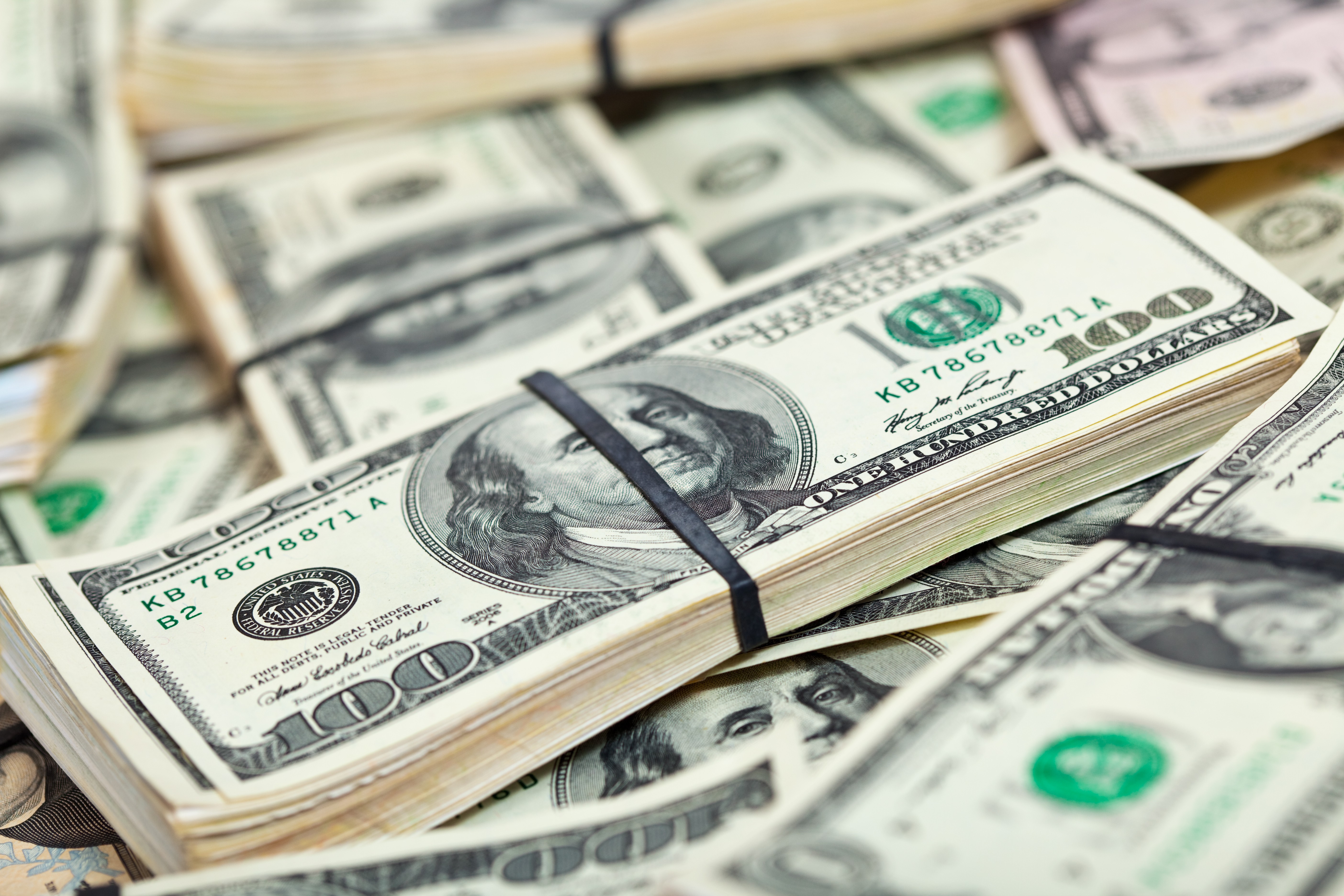 Dólar abre nesta sexta-feira, de olho em possível acordo entre EUA e União Europeia