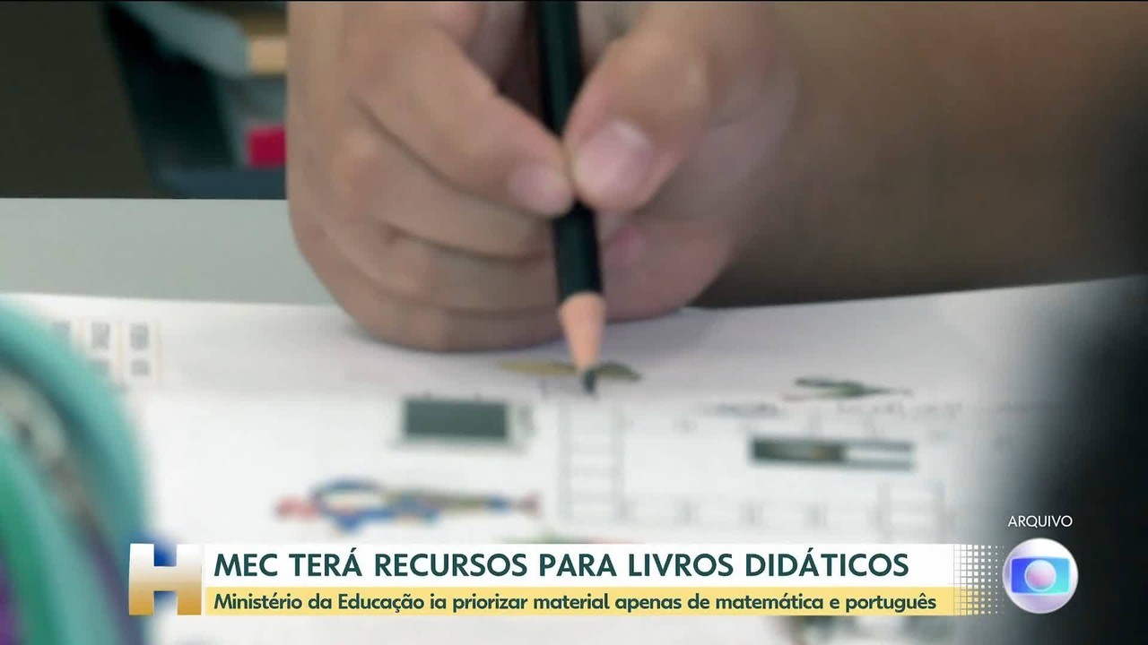 Após anunciar compra escalonada de livros, MEC consegue verba para material didático de 2026
