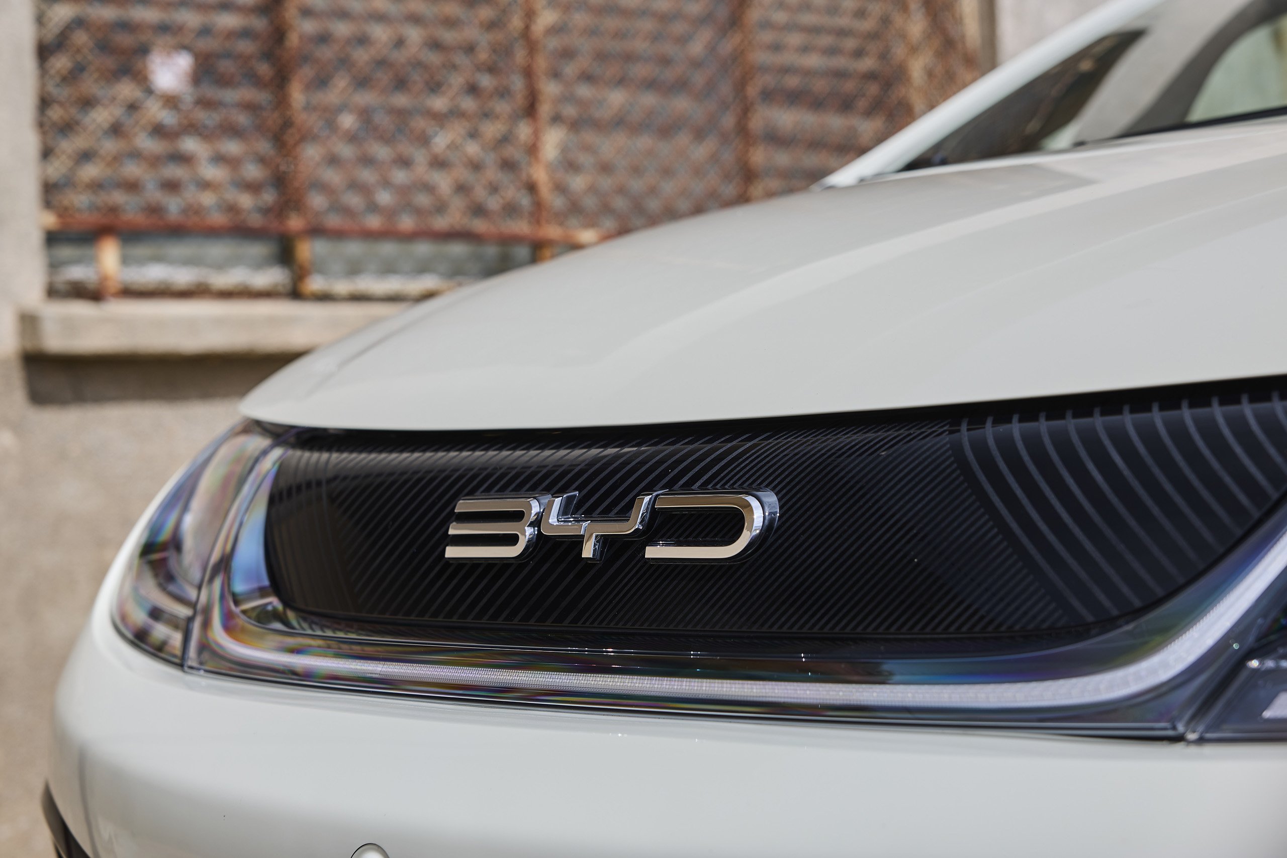 Lucro da BYD despenca 30% no 2º tri e ações caem 8% em Hong Kong