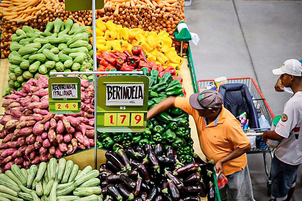 PIB do 2º tri, julgamento de Bolsonaro e PMI dos EUA: o que move os mercados