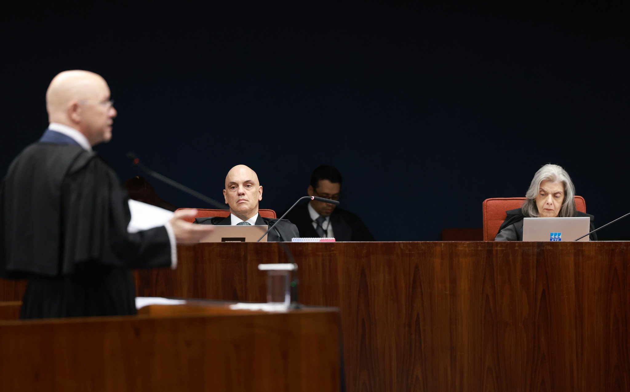 PMIs, julgamento de Bolsonaro e audiência em Washington: o que move os mercados
