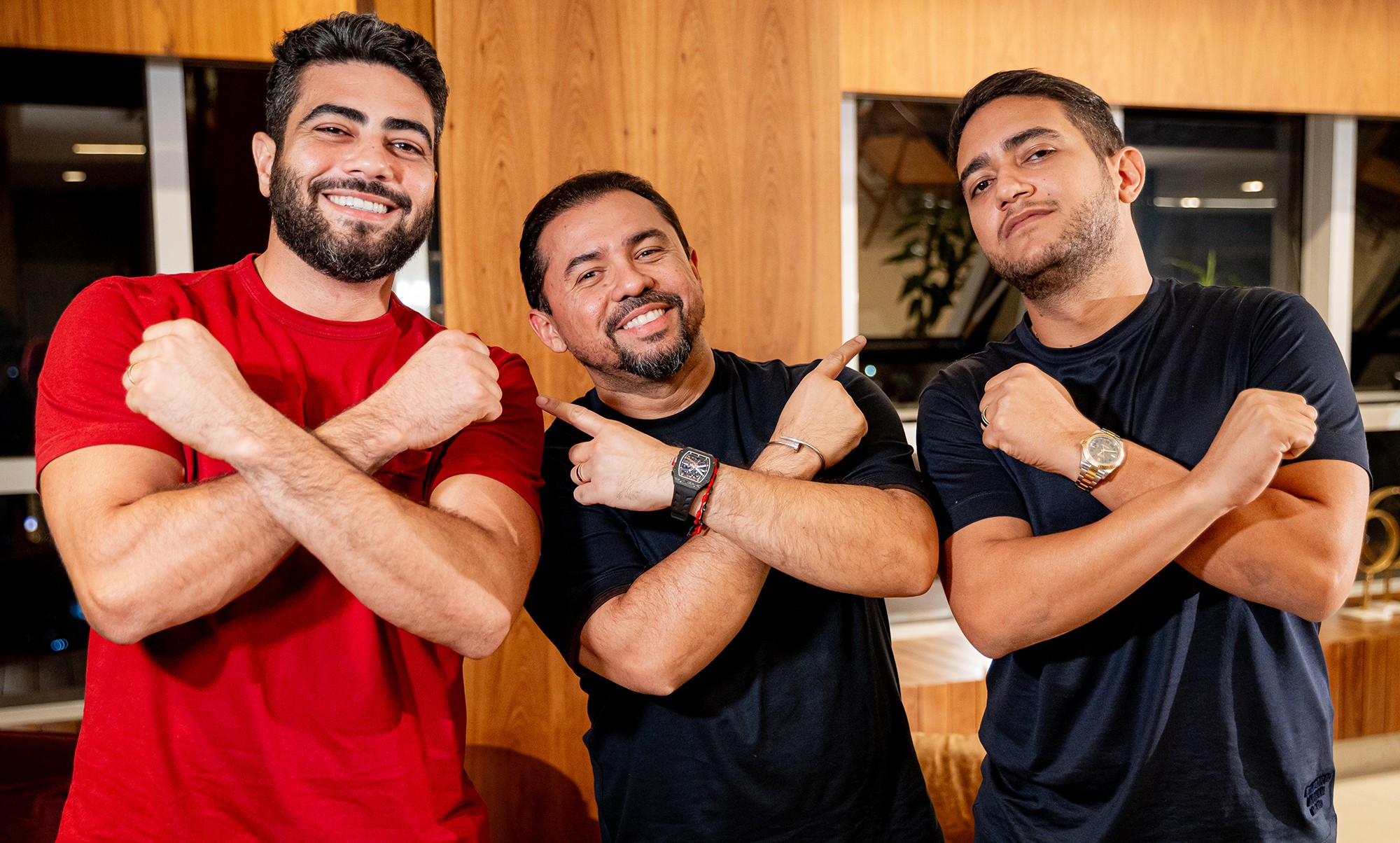 Xand Avião se encontra com Henrique &amp; Juliano em estúdio de Goiânia para gravação de feat em música inédita