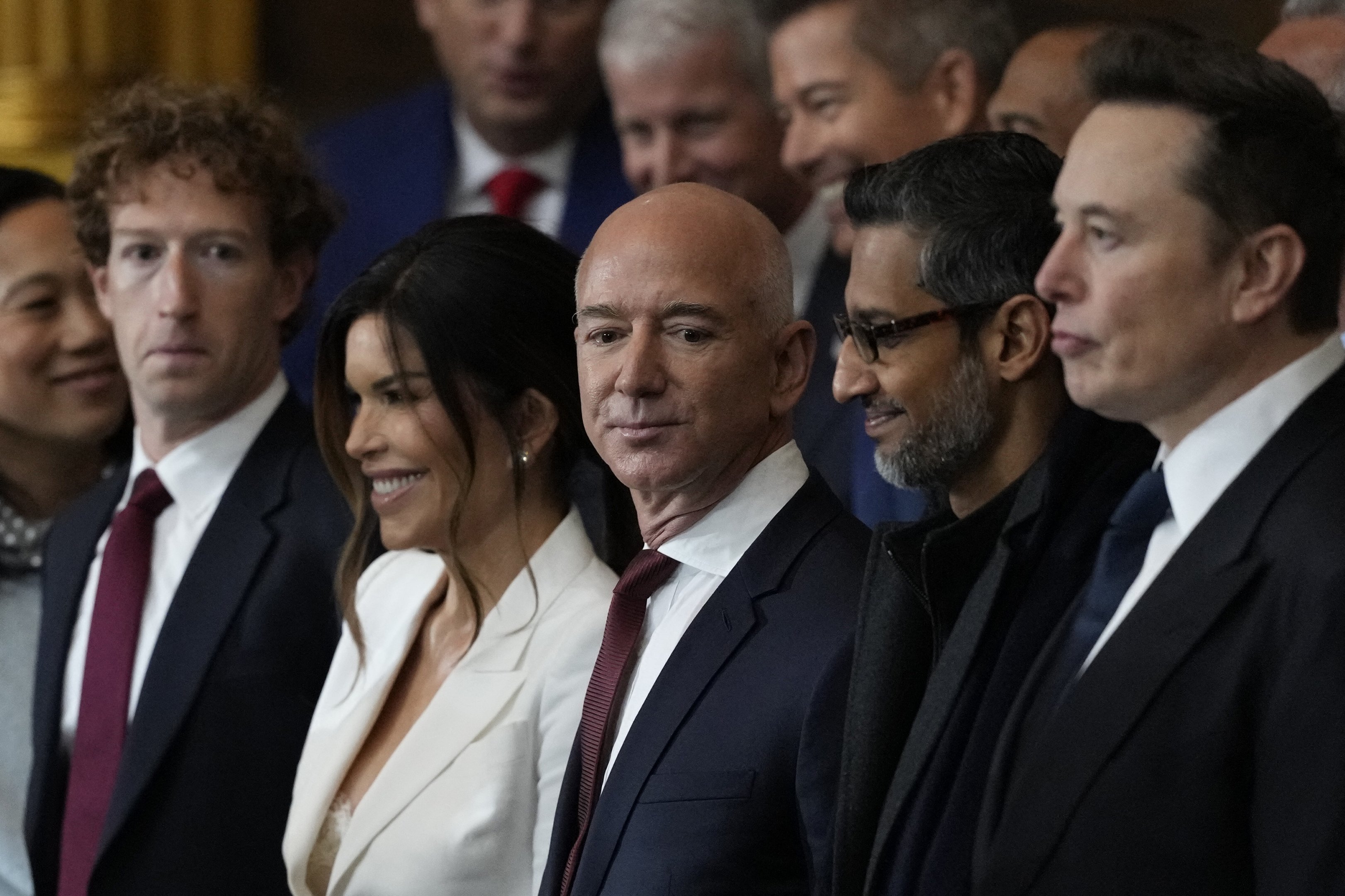 Trump recebe CEOs de big techs em primeiro evento no renovado jardim da Casa Branca