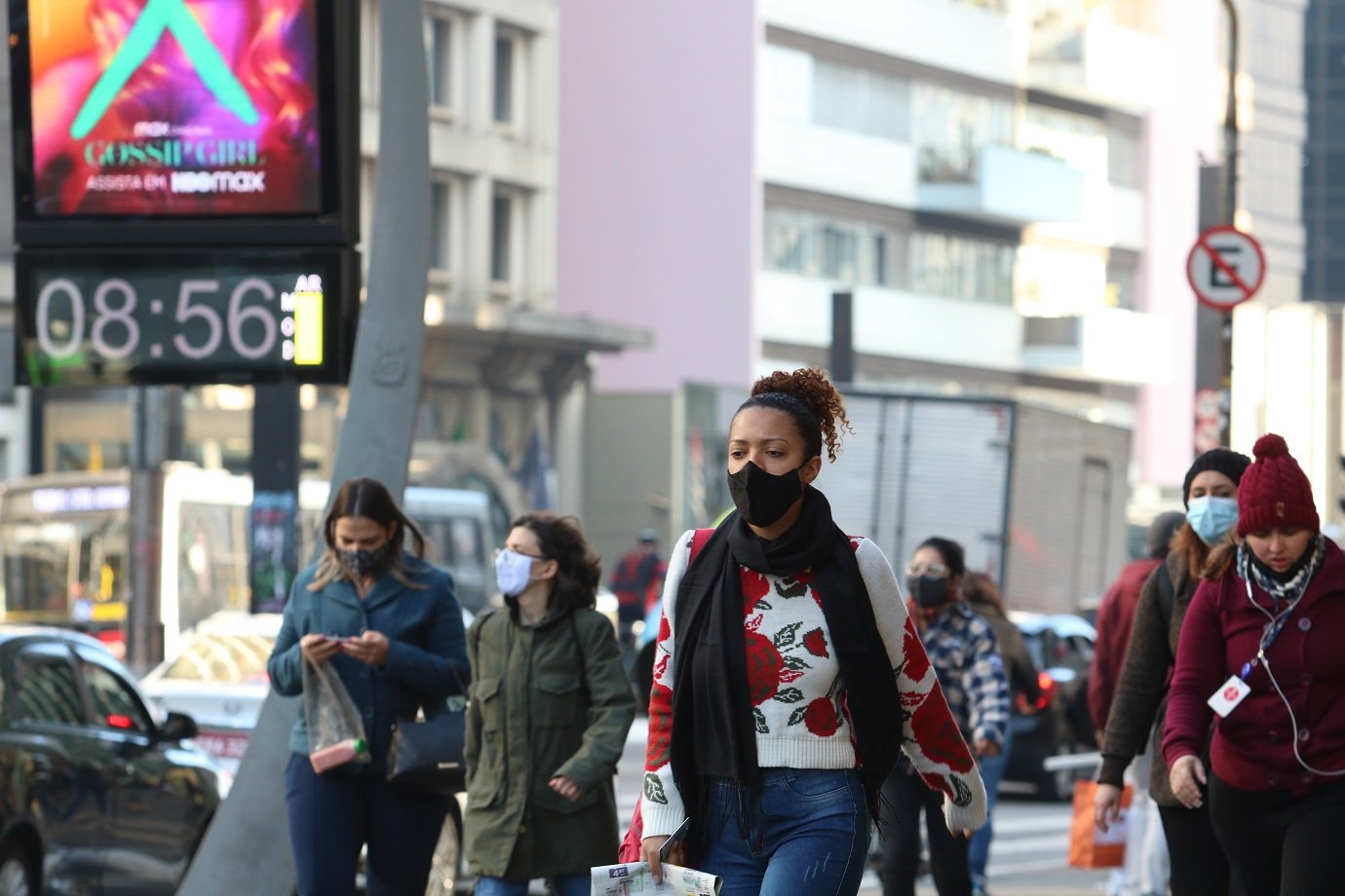 Frente fria derruba temperatura e provoca chuviscos em SP no fim de semana