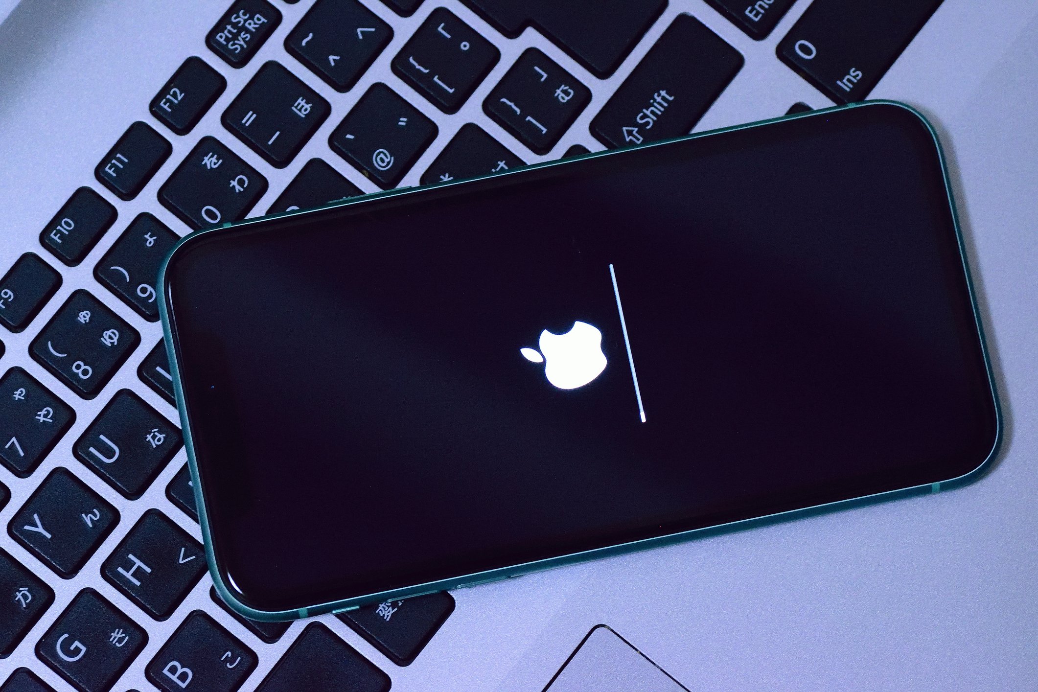 Apple muda produção para Índia e Vietnã diante de pressão tarifária dos EUA