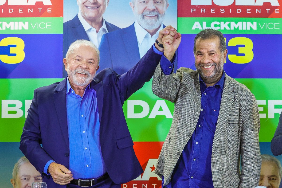 Após crise por fraude no INSS, Carlos Lupi entrega cargo de ministro da Previdência