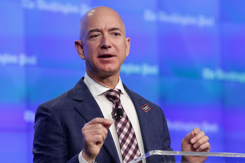Pergunta favorita de Jeff Bezos em entrevistas de emprego é estranha; para a psicologia, é brilhante