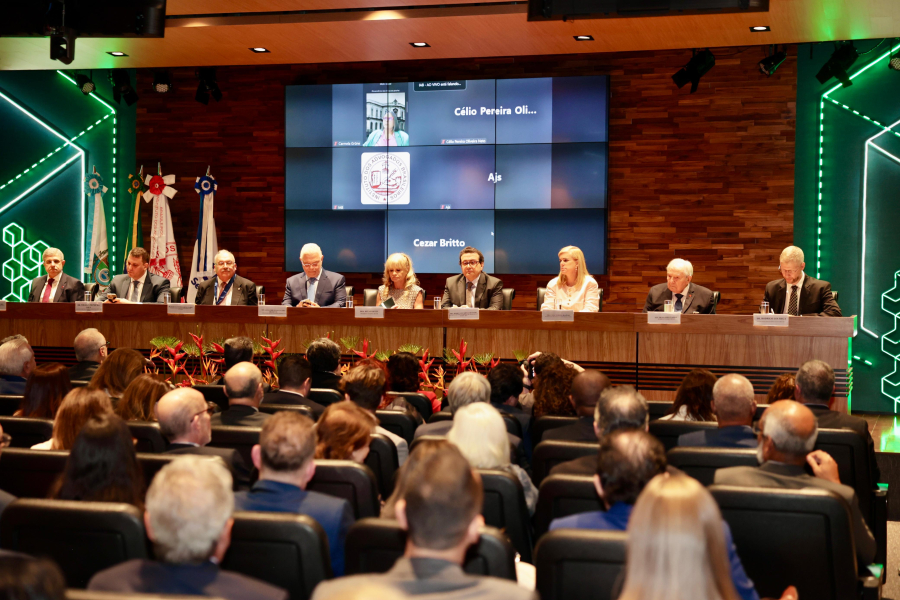 Críticas ao Judiciário marcam posse na presidência do IAB