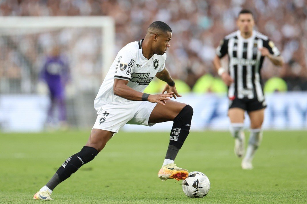Botafogo x Internacional: onde assistir ao vivo e horário do jogo pelo Brasileirão