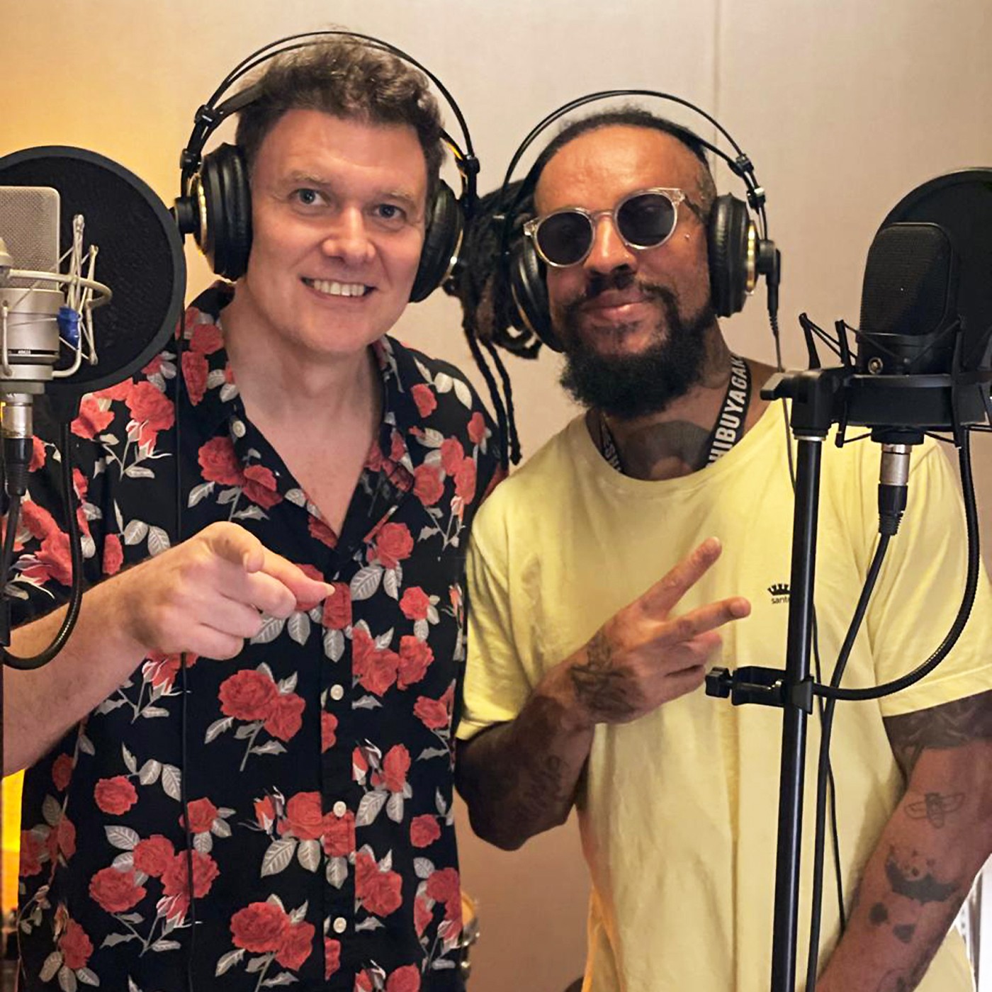 João Suplicy canta com Rael, Vanessa Moreno, Ney Matogrosso, Zélia Duncan   e Frejat em álbum bilíngue de duetos