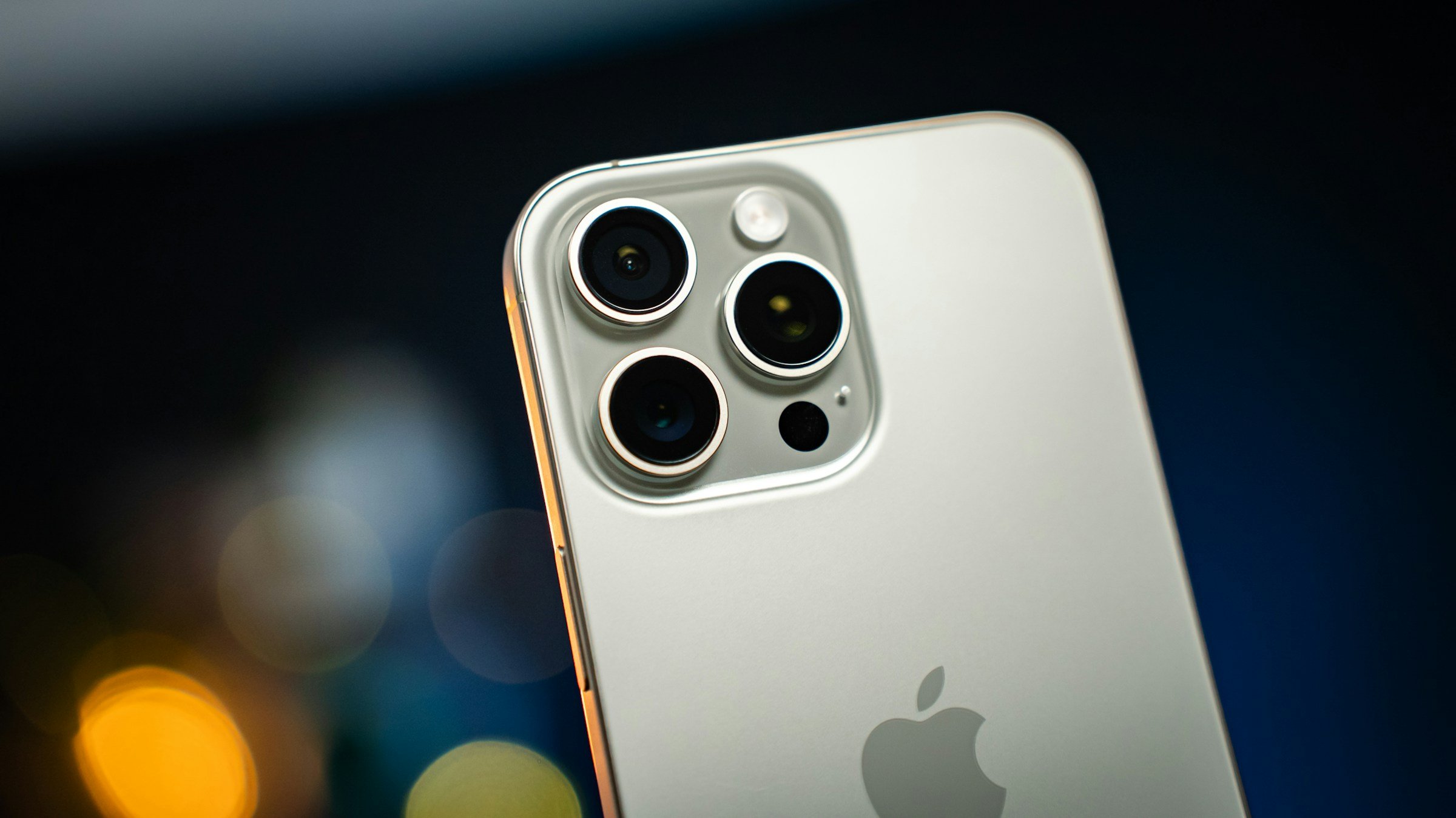 Apple deve aumentar preços do iPhone no fim do ano, diz WSJ