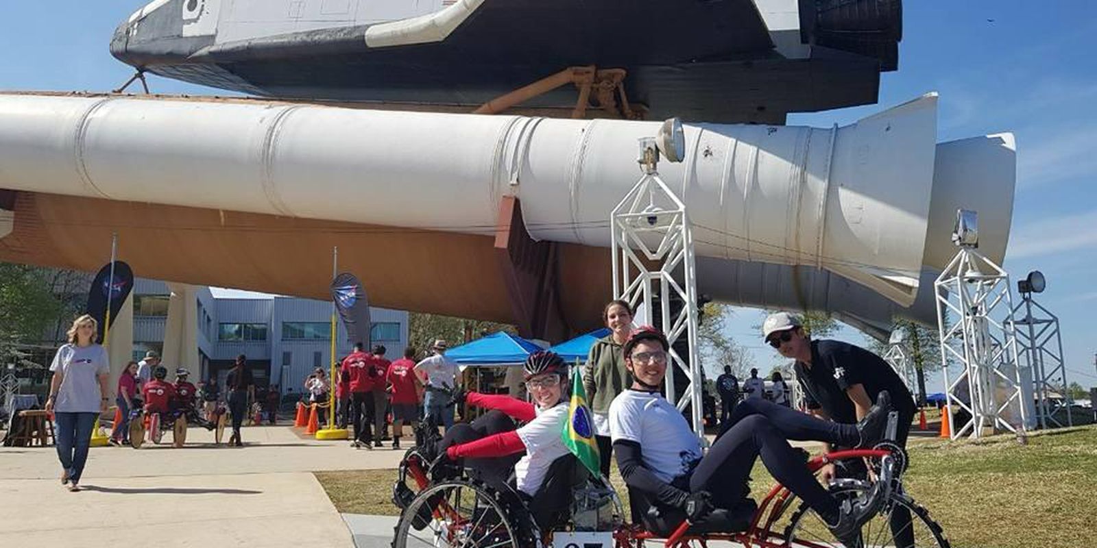 Jovens brasileiros vão a competição internacional de robótica espacial