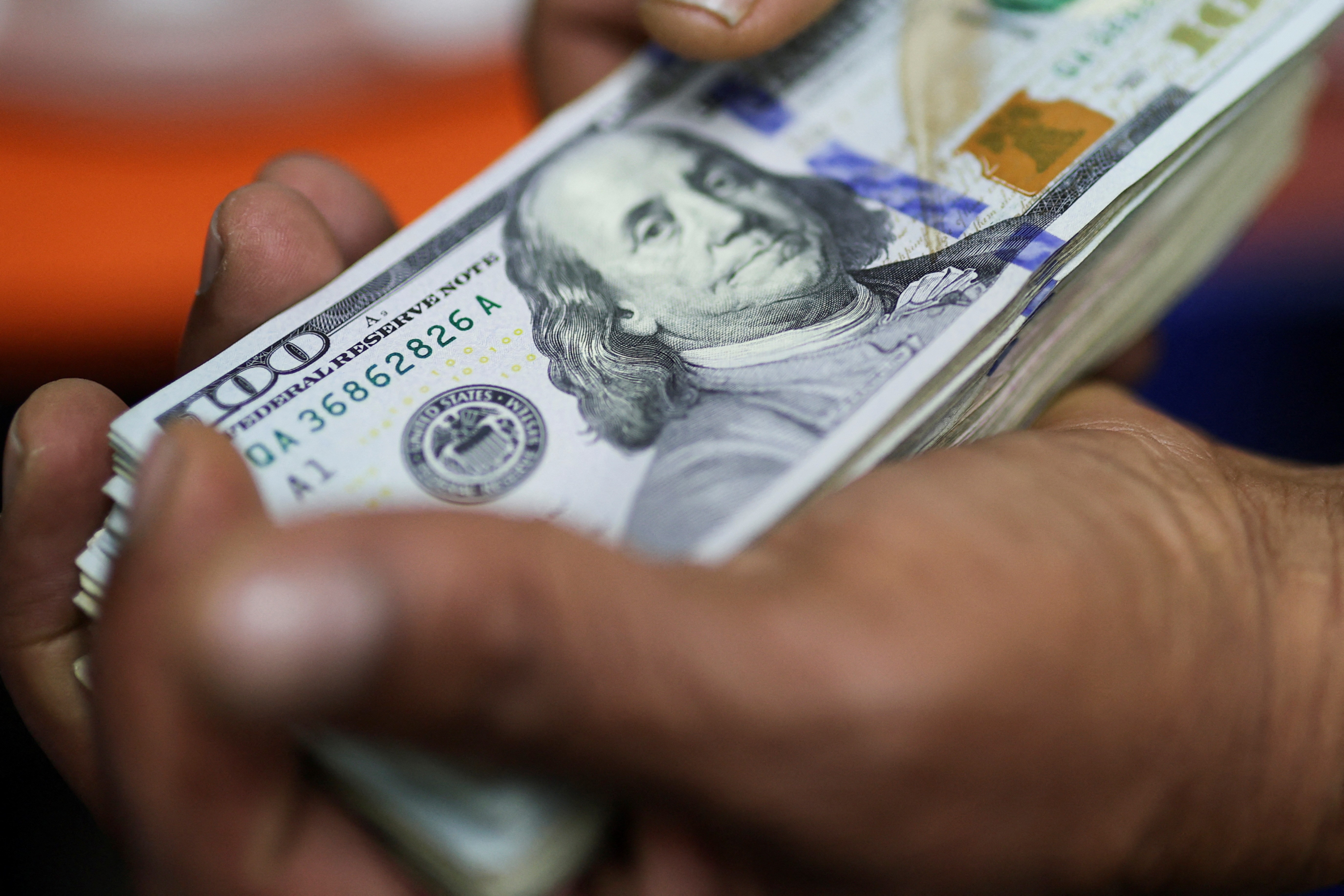 Dólar e Ibovespa operam em alta após acordo entre EUA e China para reduzir tarifas